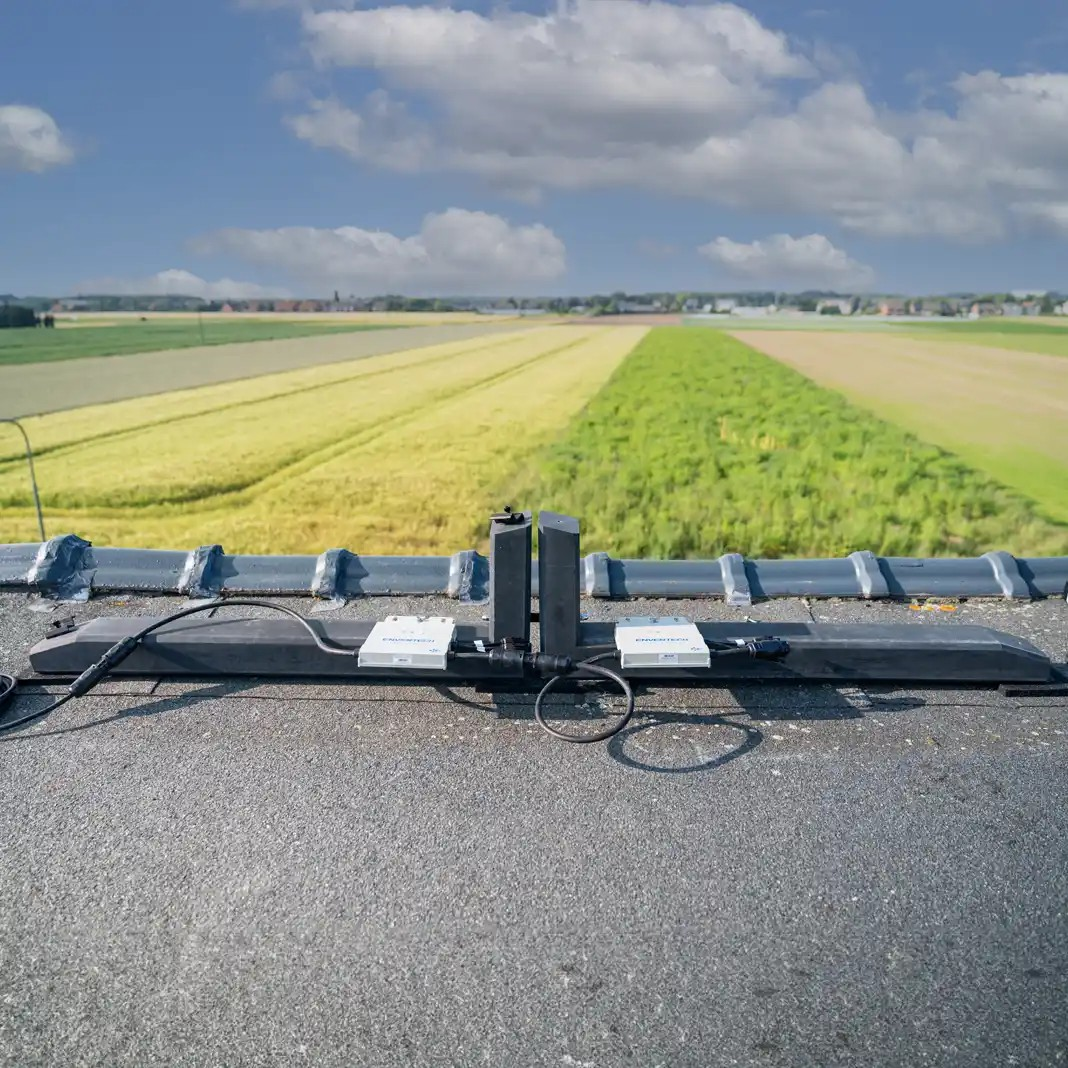 Balkonkraftwerk 400W (450Wp) bifazial Wattstone Feinbeton Aufständerung 15° Komplettset - Solarfabrik