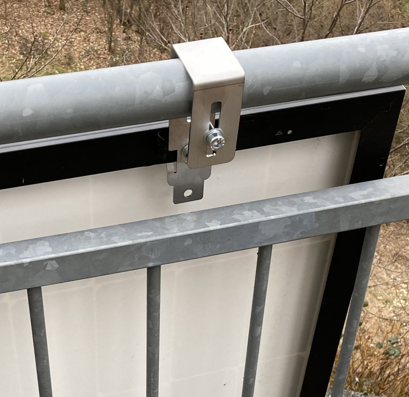 Balkonkraftwerk 400W (450Wp) bifazial Balkonhalterung Komplettset - Solarfabrik
