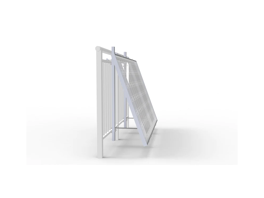 Darstellung eines angewinkelten Montagekits für ein Solarmodul an einem Balkon von der Seite