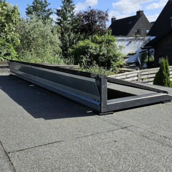 Balkonkraftwerk 400W (450Wp) bifazial Wattstone Feinbeton Aufständerung 15° Komplettset - Solarfabrik