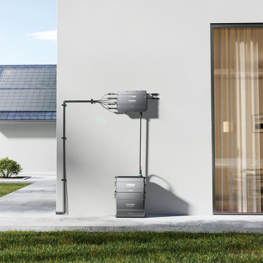 Zendure Solarflow Hub 2000 an einer Wand montiert