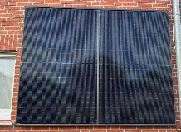 Balkonkraftwerk Quad 1820Wp/800W mit Zendure Solarflow 800 Pro 2 und WandPV vertikal Montageset