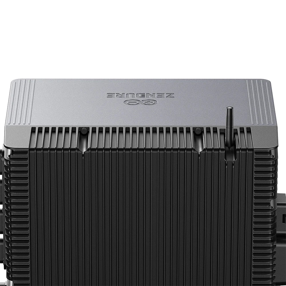 Zendure Solarflow 2400 Pro – Draufsicht auf das Zendure-Logo und die WLAN-Antenne mit Kühlrippen