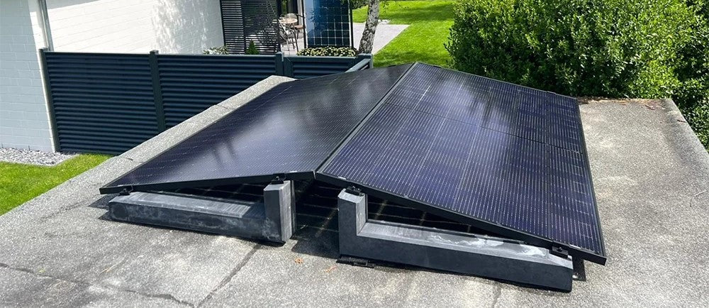 Balkonkraftwerk & Zendure Solarflow 800Pro mit Wattstone 15° Feinbeton Aufständerung - Solarfabrik